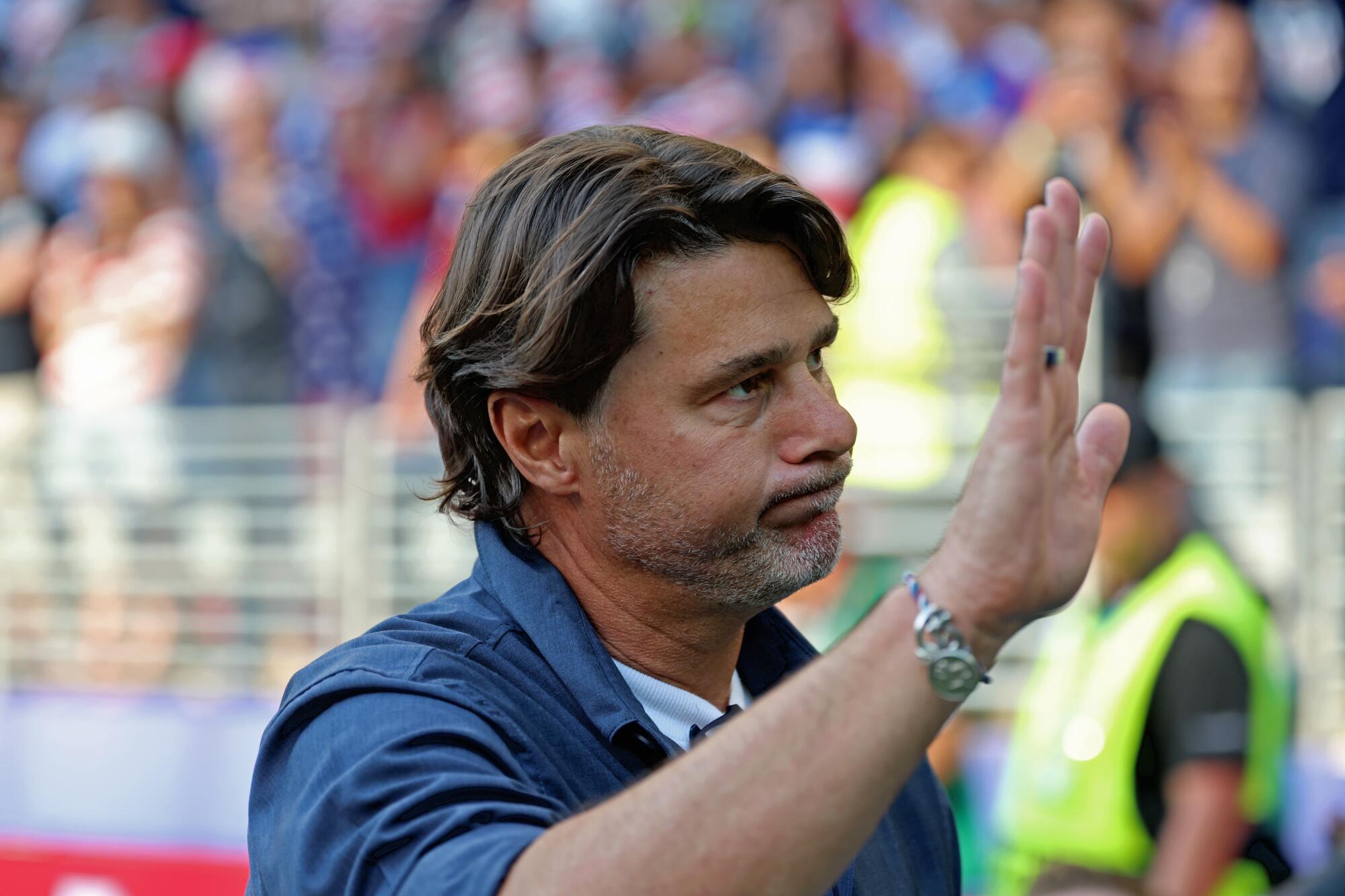 U.S. coach Mauricio Pochettino waves to the crown after a 4-1 loss to Belgium at the World Cup on Monday.