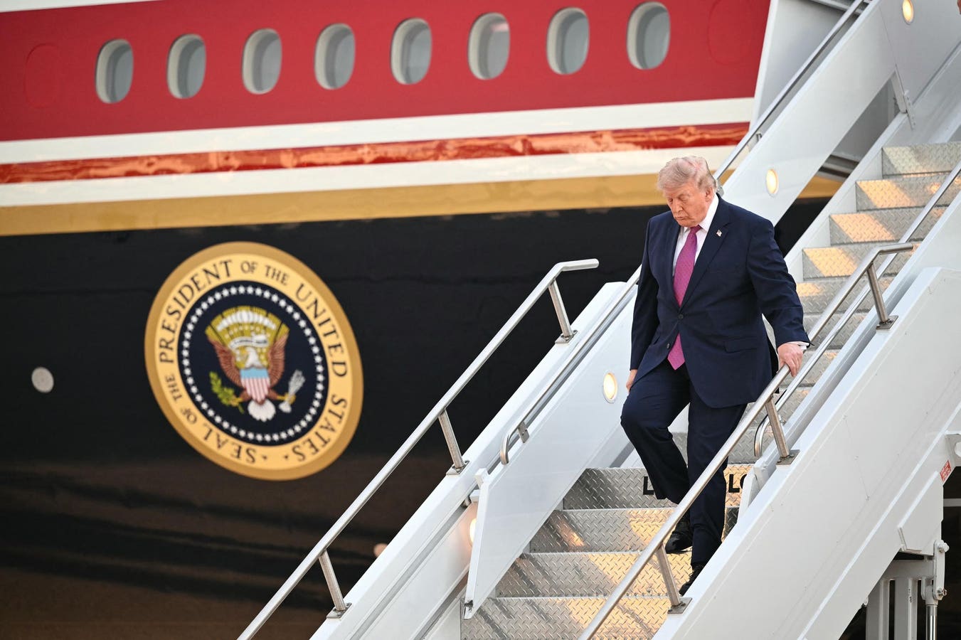 Trump Abruptly Switches Back To Old Air Force One Instead Of Qatari Plane
