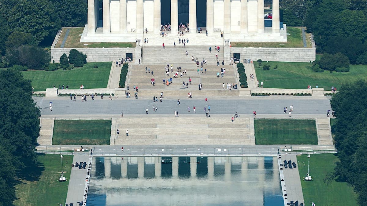 lincoln memorial and the reflecting pool