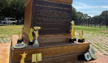 A new statue trolling Trump and his war with Iran has appeared on the DC National Mall