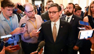 House GOP leaders race to end conservative revolt