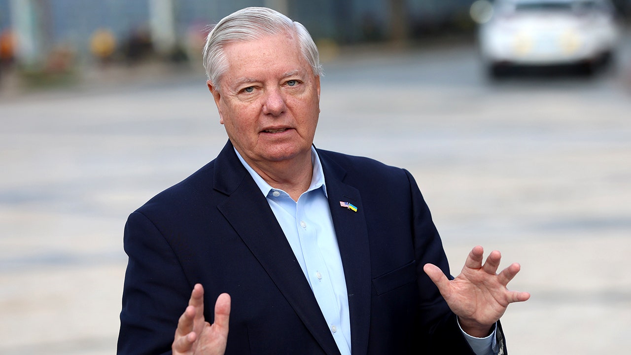 Lindsey Graham called aide with chest pains before 911 was summoned, senator says