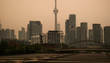 Ontario wildfires: Smoke in Toronto prompts air quality warning