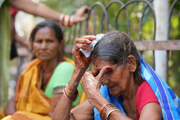 A woman cools herself off with an ice pack during a heat wave in Banda, northern Indian state of Uttar Pradesh, Sunday, June 21, 2026. (AP Photo/Rajesh Kumar Singh)