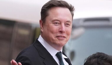 Musk’s Fortune Falls Under $800 Billion After Aborted Starship Launch
