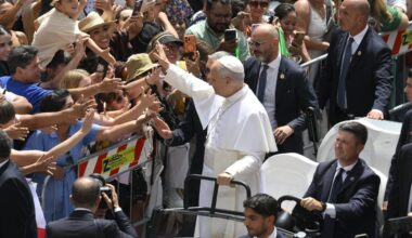 Pope at Angelus: God's Kingdom grows quietly through love, not force