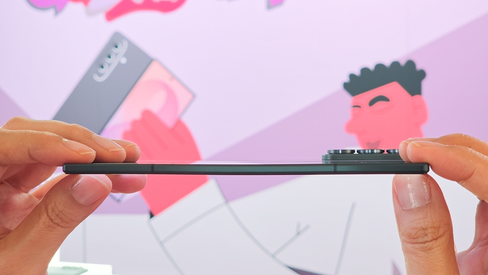 Galaxy Z Fold8 Ultra features a remarkably thin profile when unfolded.
