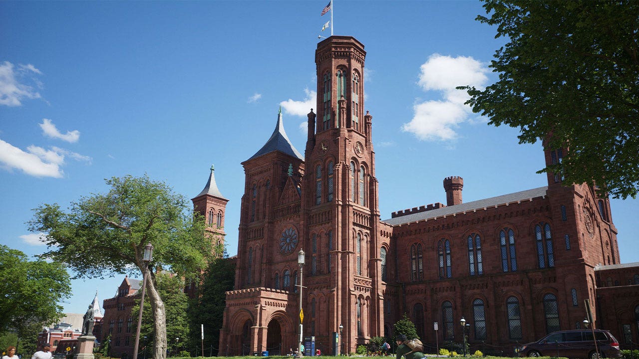 Trump orders signs outside Smithsonian to promote accurate history