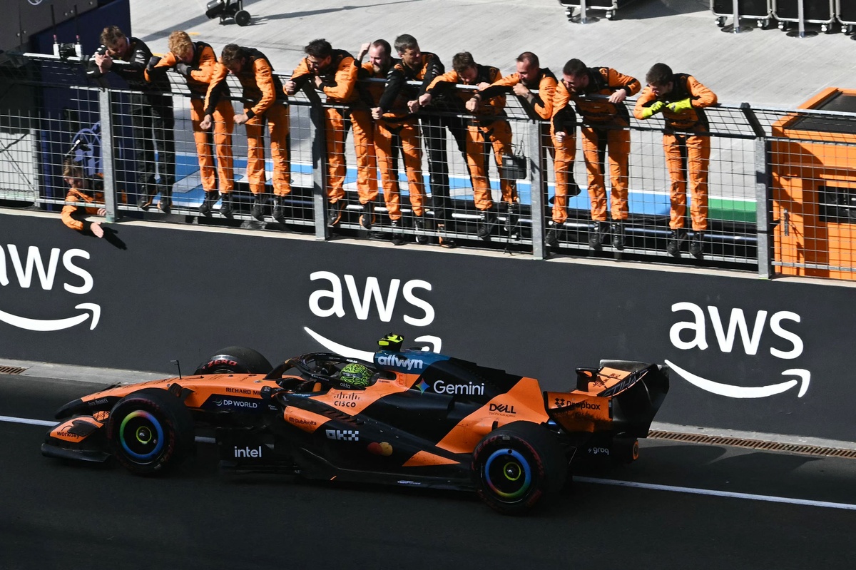 F1 Hungarian GP: Norris wins from Verstappen and Antonelli, Piastri retires with gearbox failure