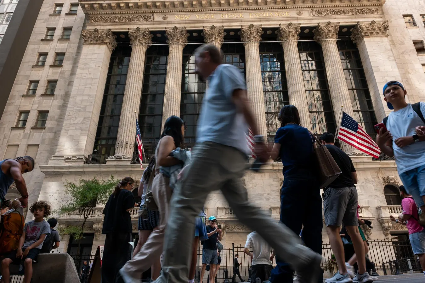 Dow Tumbles 1,153 Points In Worst Day Of The Year