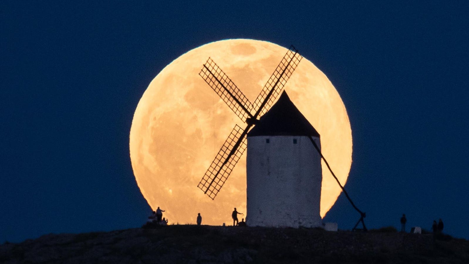 Watch The ‘Buck Moon’ Rise Tonight — Exact Times Where You Live
