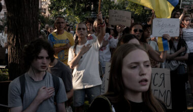 Ukraine’s Top General Becomes a Target of Protesters’ Anger
