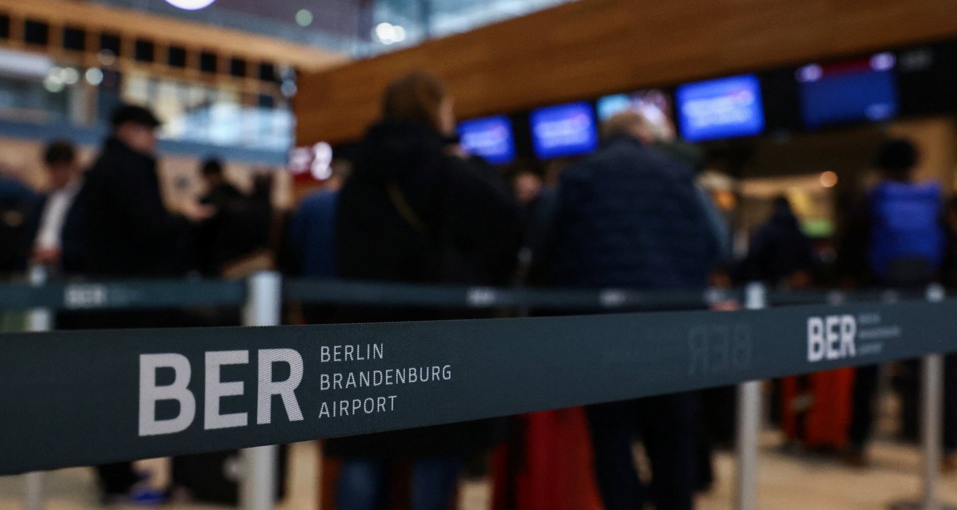 EU border rules causing travel chaos ahead of summer peak, industry warns | Aviation News