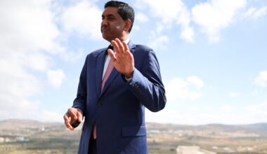 Detained by settlers, US Democrat Ro Khanna now faces pro-Israel attacks | Israel-Palestine conflict News