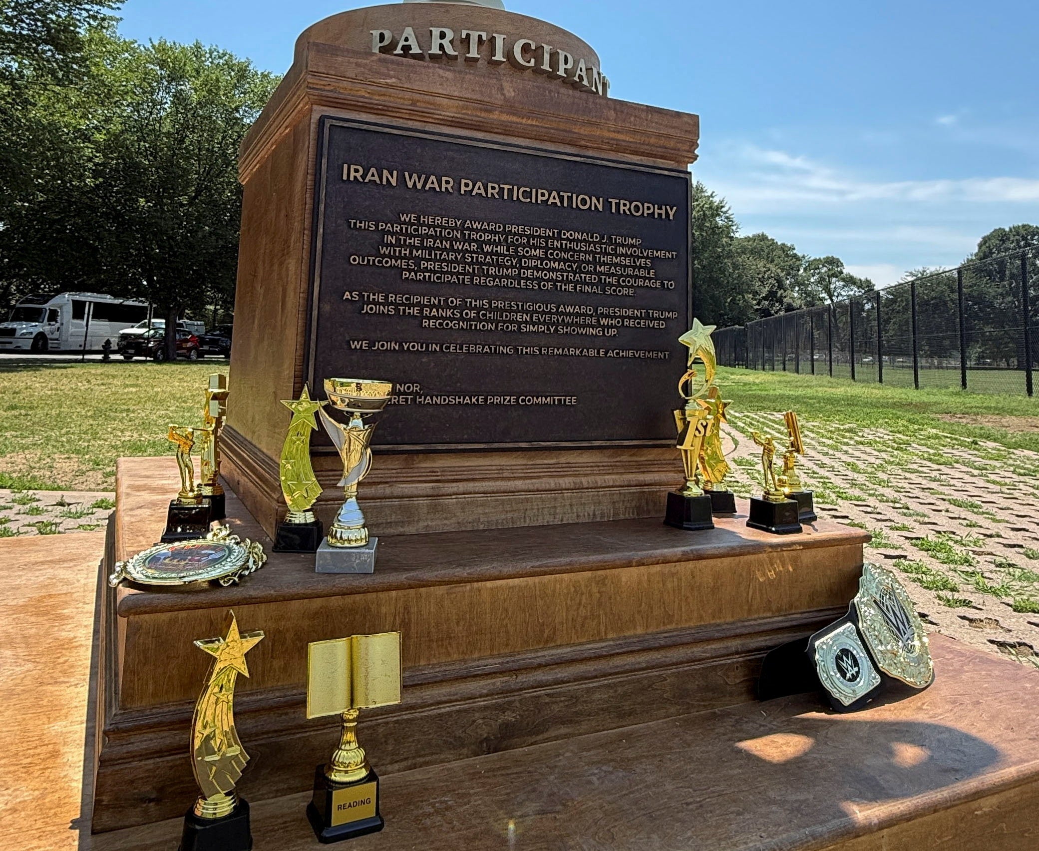 A statue giving the Trump administration a participation trophy mocking its stalemate in the Iran war appeared on Monday on the National Mall in Washington, D.C.
