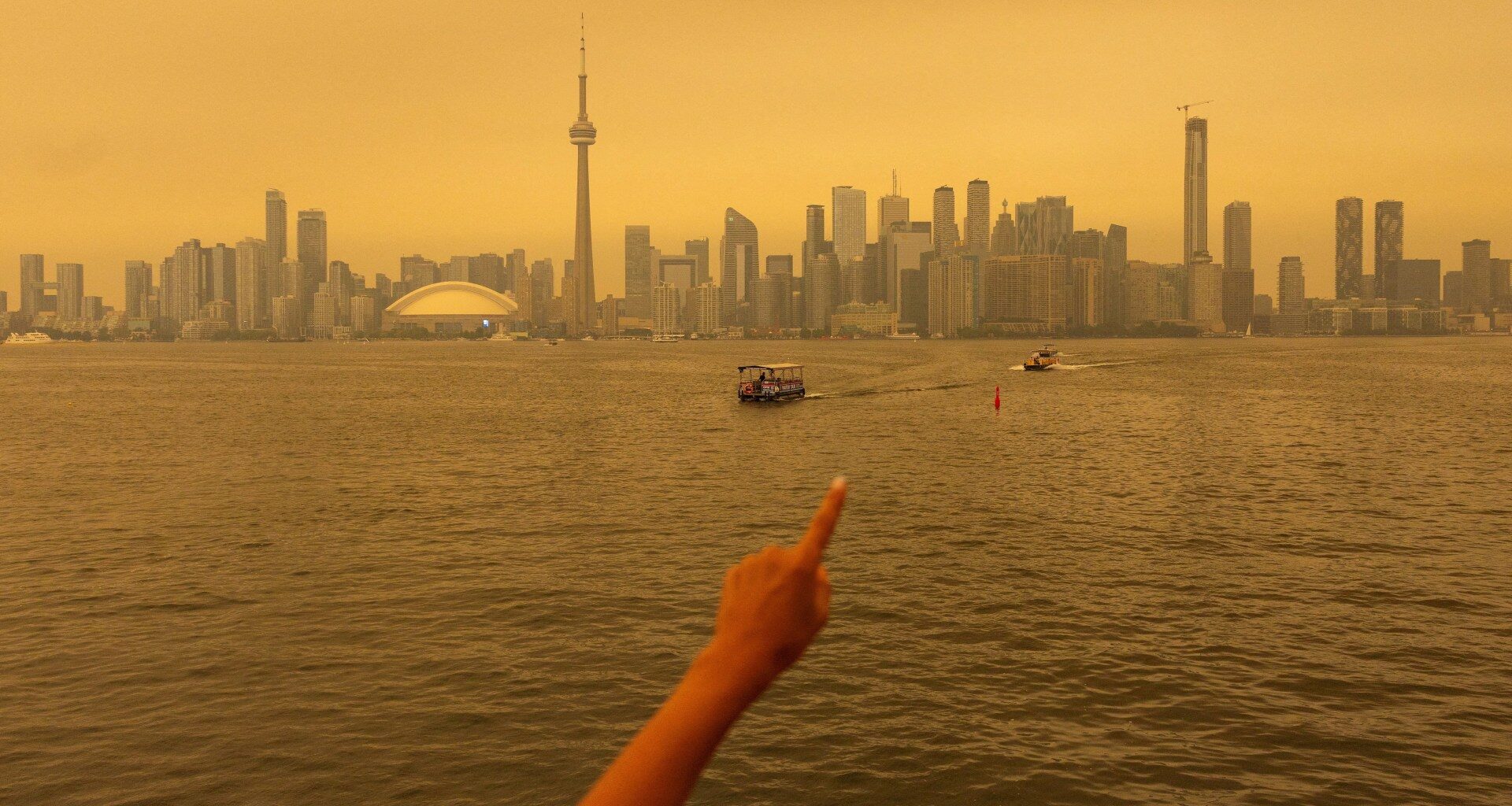 Toronto engulfed by wildfire smoke as US cities threatened | Climate News
