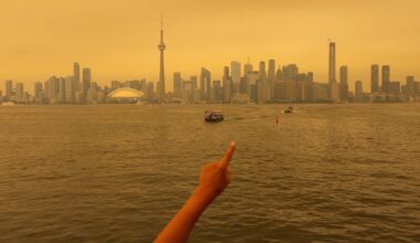 Toronto engulfed by wildfire smoke as US cities threatened | Climate News