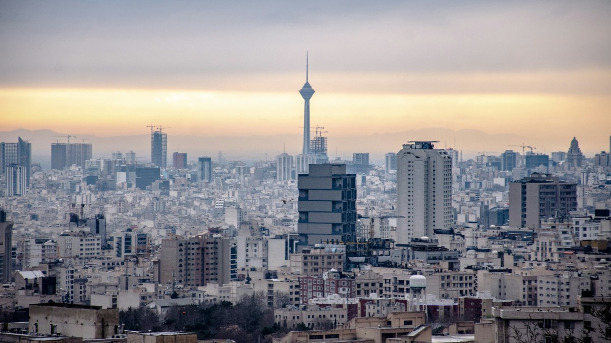 Oil Reverses Gains on Renewed Hope of Peace in Iran