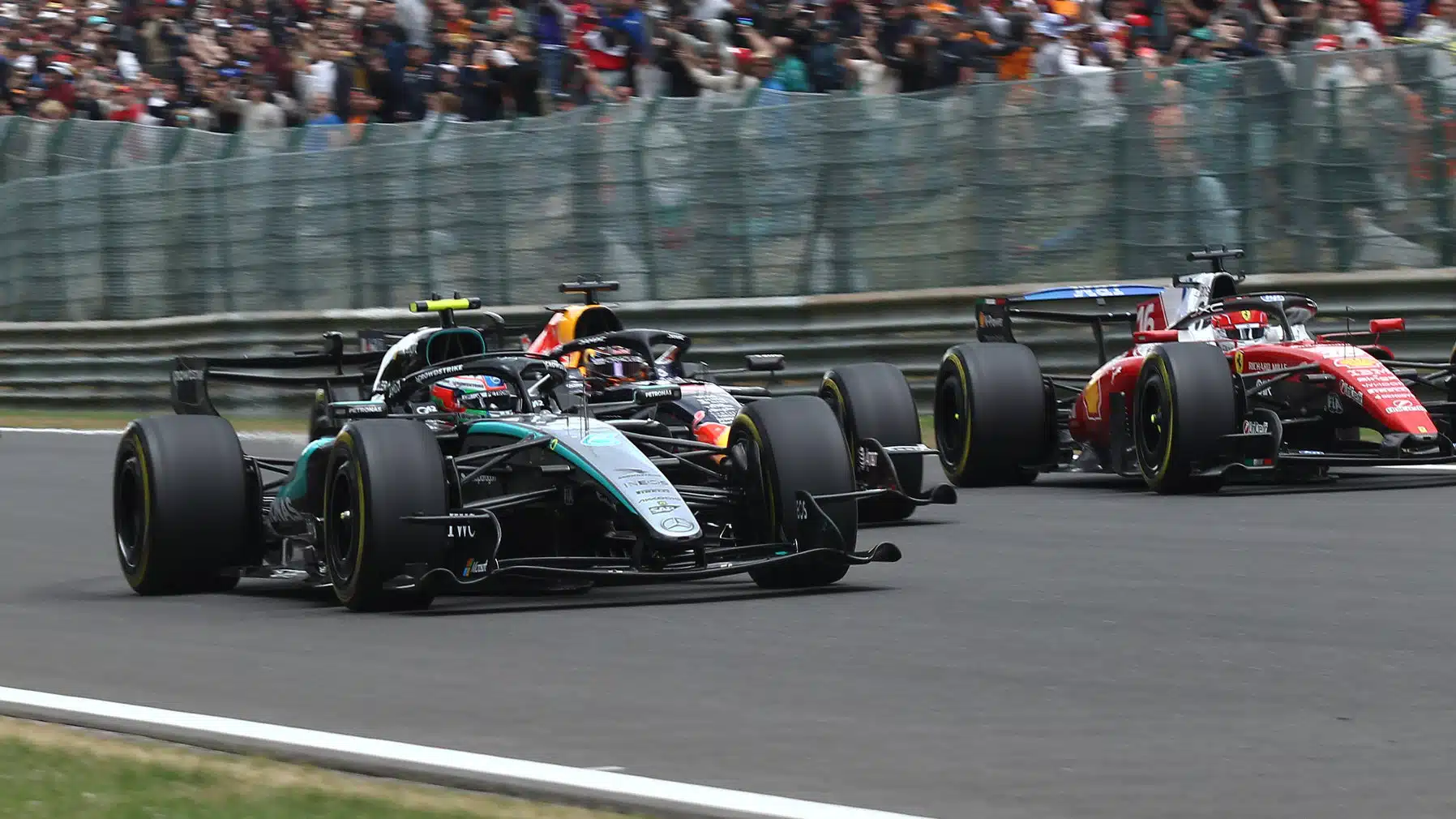 Start of the 2026 Belgian Grand Prix at Spa-Francorchamps with Kimi Antonelli (Mercedes), Max Verstappen (Red Bull-Ford) and Charles Leclerc (Ferrari) fighting for the lead