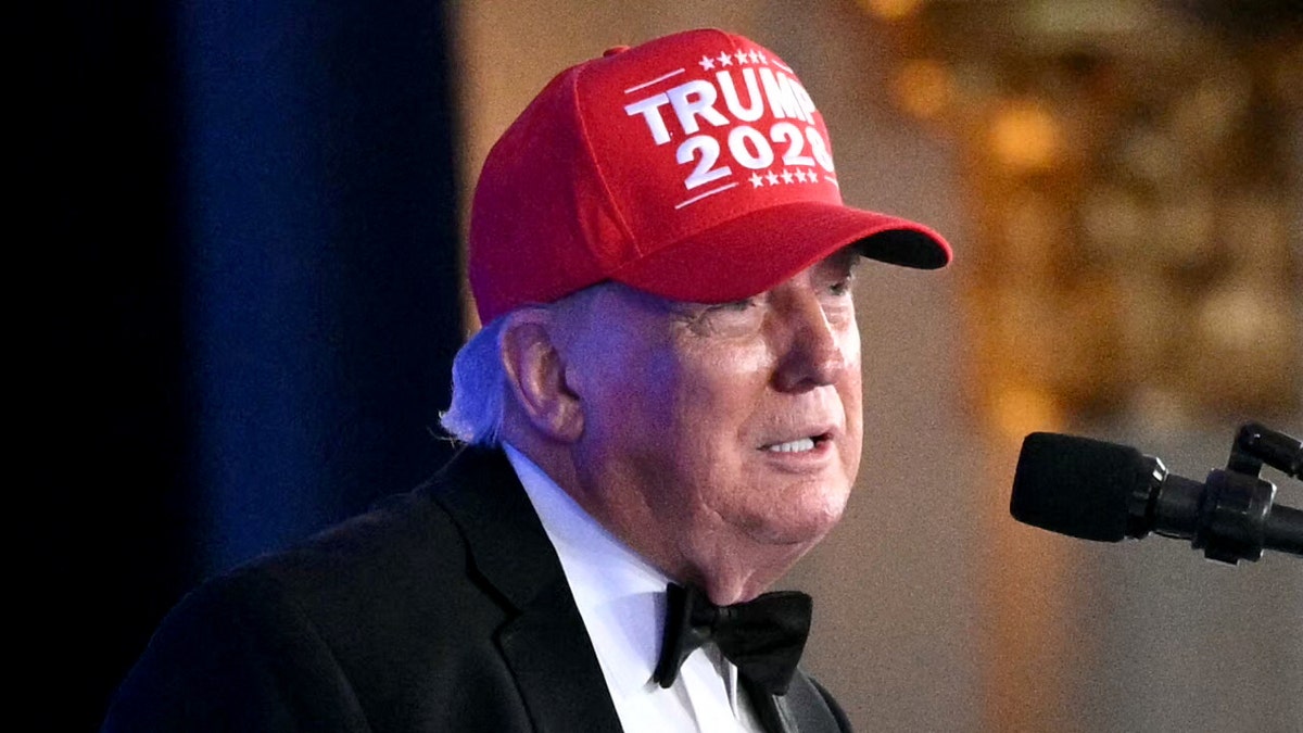 Trump in 2028 hat