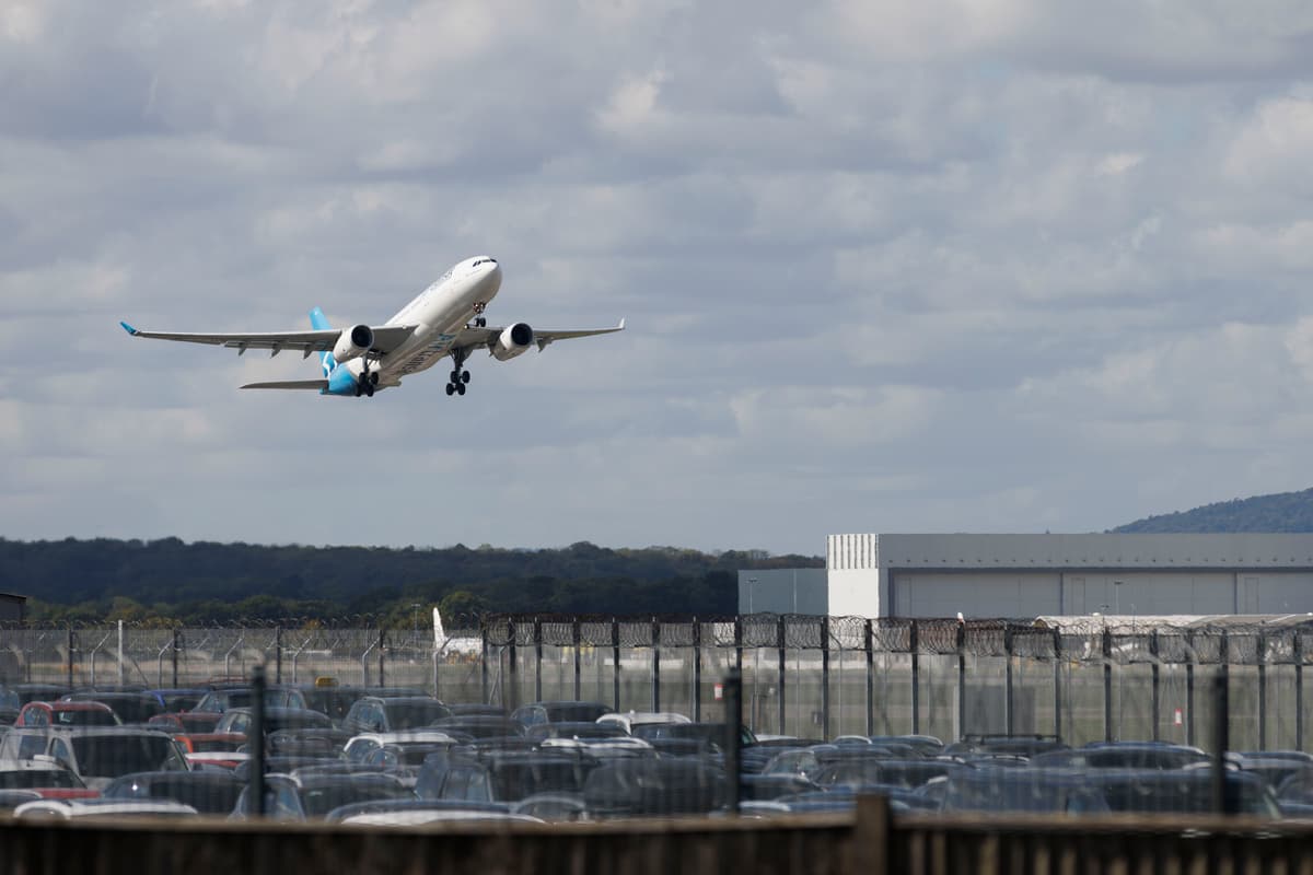 Gatwick Airport chaos as flights declare emergency and diverted after sudden runway closure - London Evening Standard