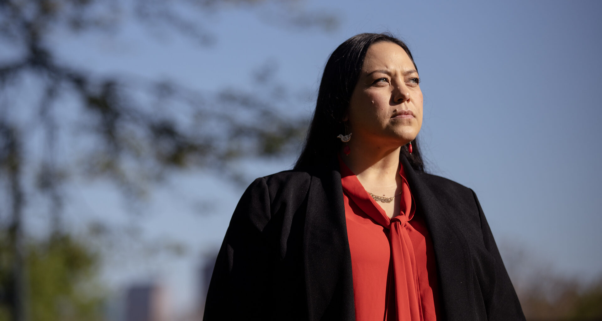 Why Melat Kiros was able to tap into the anti-establishment wave and Julie Gonzales did not