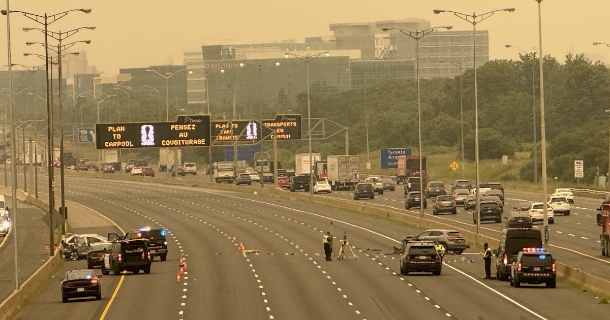Hwy. 401 crash near Dixie Road in Mississauga