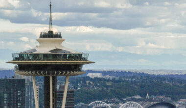 Seattle Police Search for 2 Men Who Parachuted From the Space Needle