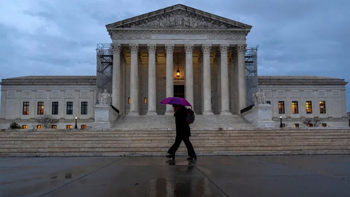 Exterior view of the US Supreme Court Building.