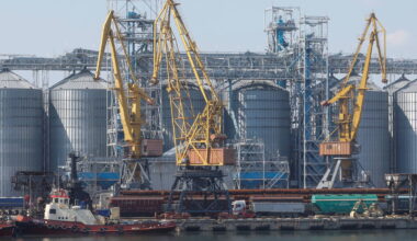 Black Sea conflict weighs on wheat after Sea of Azov attacks