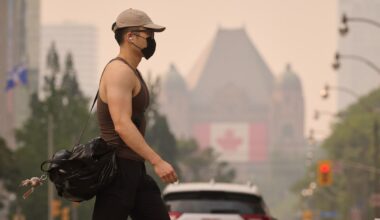 Ford defends Ontario’s wildfire response as smoke blankets central Canada, Eastern U.S.