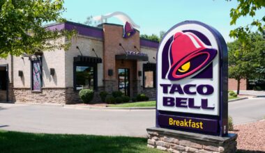 Iceberg lettuce sold at Taco Bell linked to cyclospora outbreak - CTV News