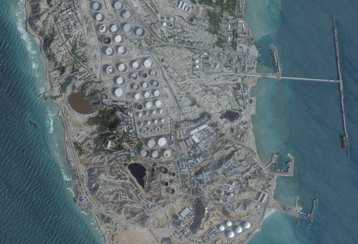Iran exploring oil sales to Japan, with buyers seeking longer sanctions waiver