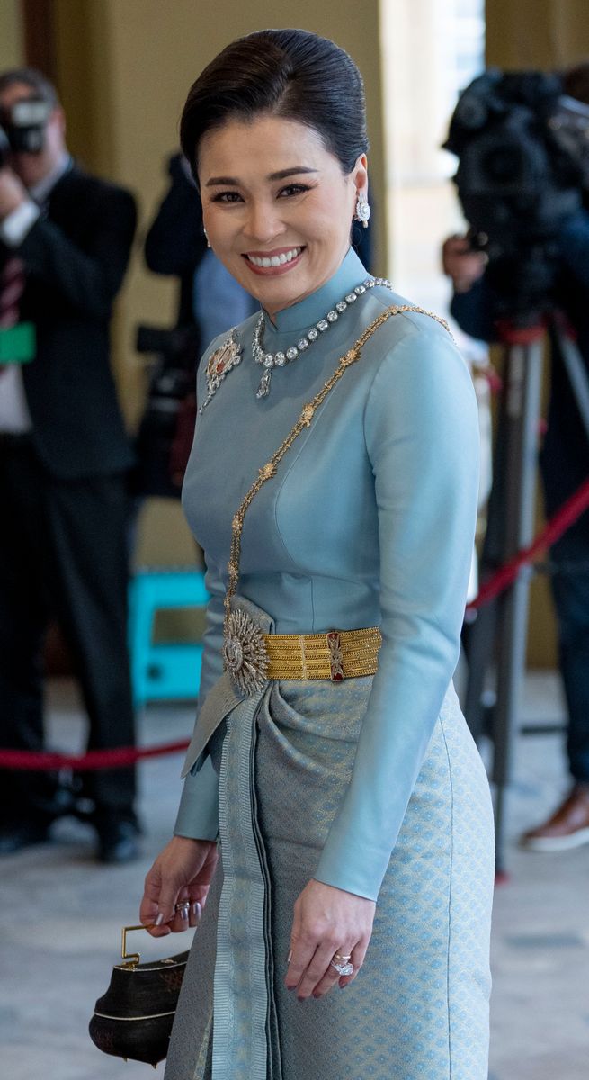 Queen Suthida wears the historic diamond rivière necklace during the reception at Buckingham Palace.