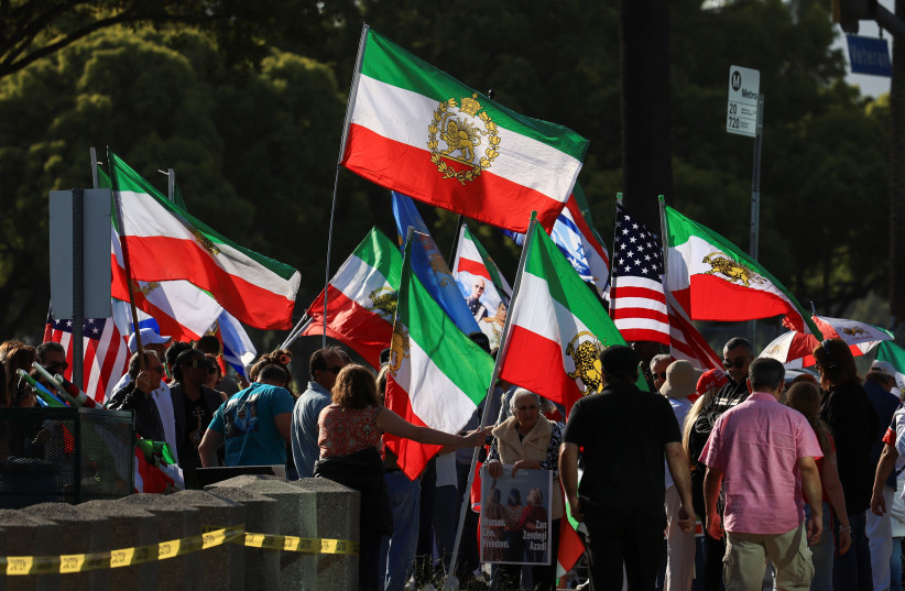 Demonstrators hold Iranian flags from the reign of Shah Mohammed Reza Pahlavi, during a protest against the Iranian government, outside the Federal Building in Los Angeles, California, US June 23, 2025.