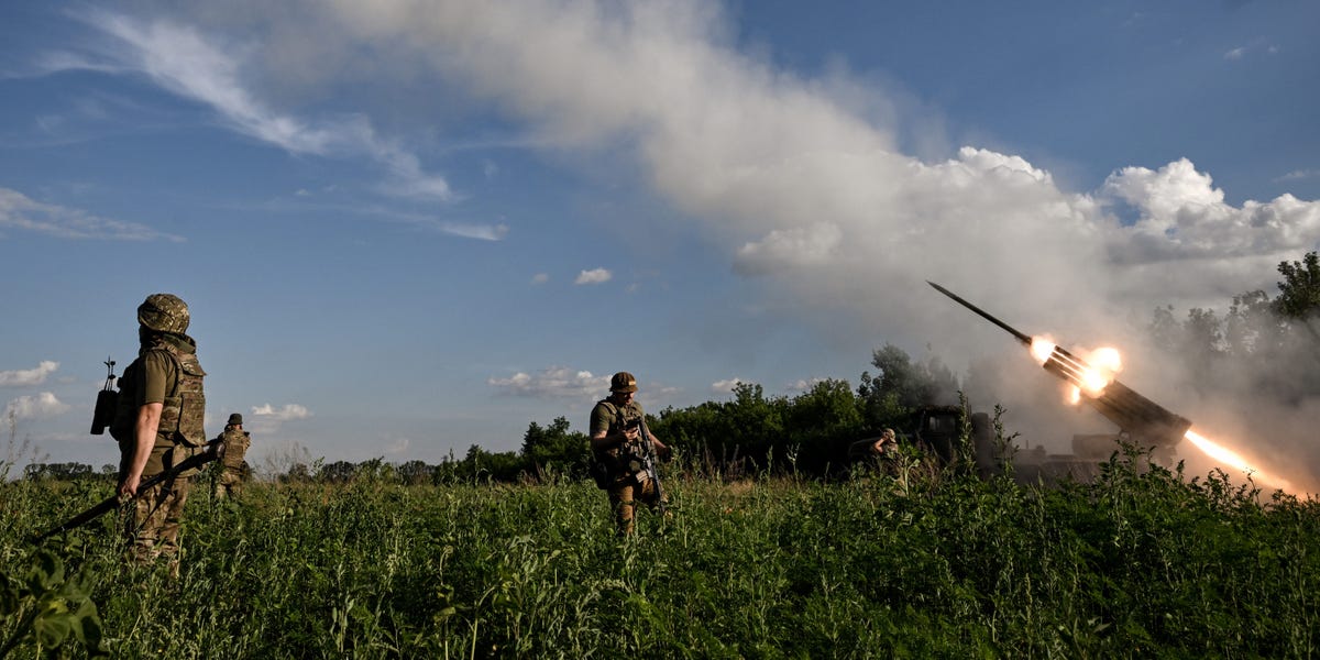 Ukraine Paying Big for Foreign Fighters, Longer Contracts Could Help
