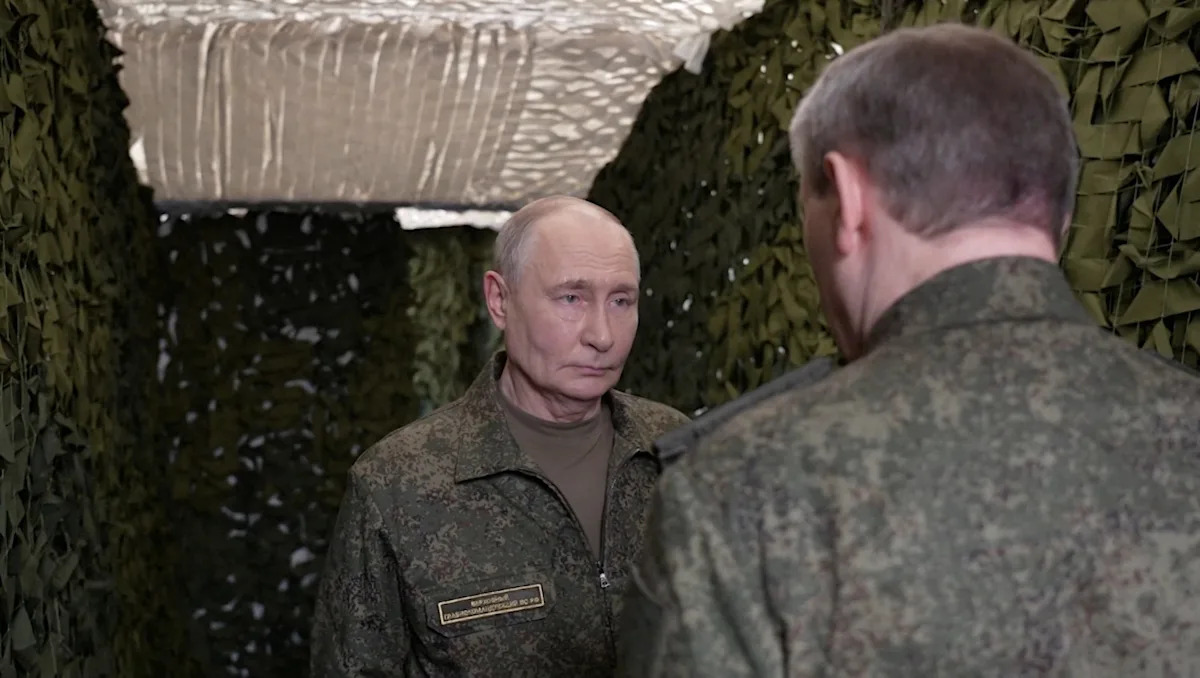 Putin Humiliates Himself in Staged Battlefield Scene for Trump