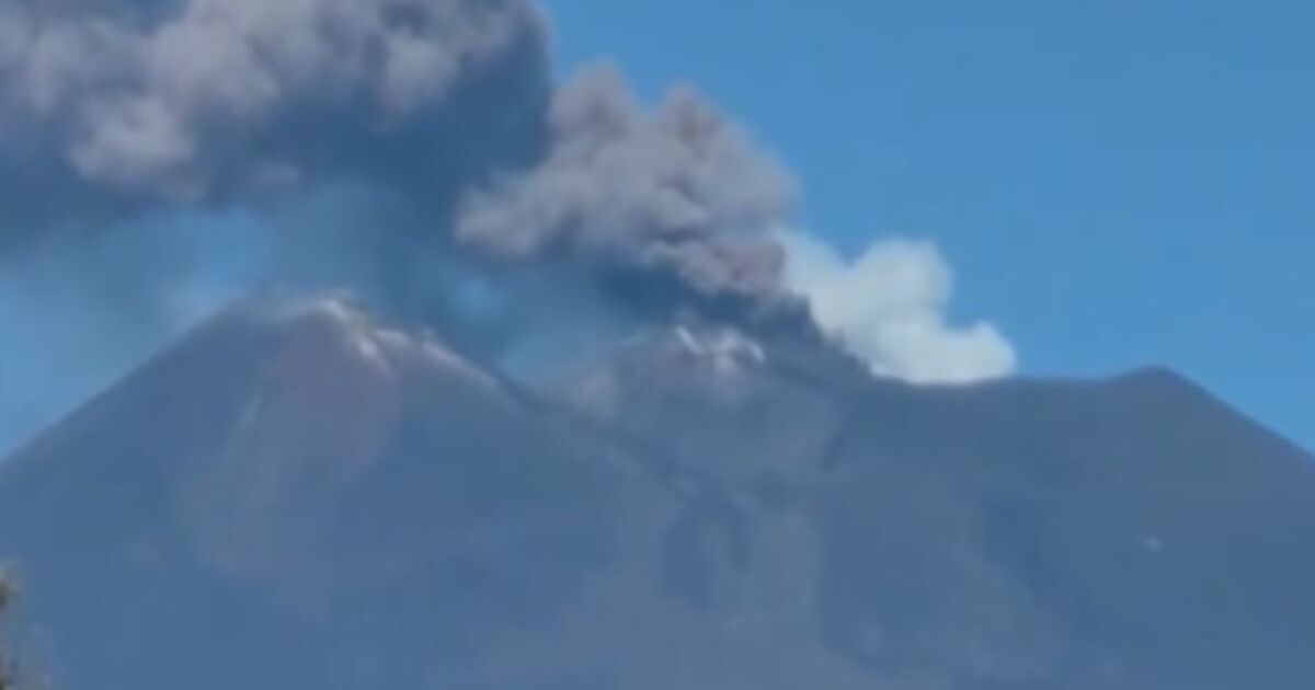 Mount Etna LIVE: Eruption sparks panic in Sicily as Catania Airport cancels flights | World | News