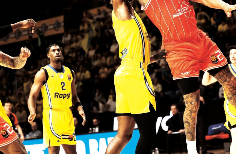 ISH WAINRIGHT (left) and Hapoel Tel Aviv overpowered Maccabi Tel Aviv 99-88 in the displaced Euroleague derby between the clubs in Belgrade.
