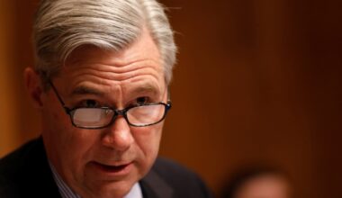 Russia-Iran Sanctions Bill Signals Congress United Behind Ukraine, Senator Whitehouse Tells RFE/RL