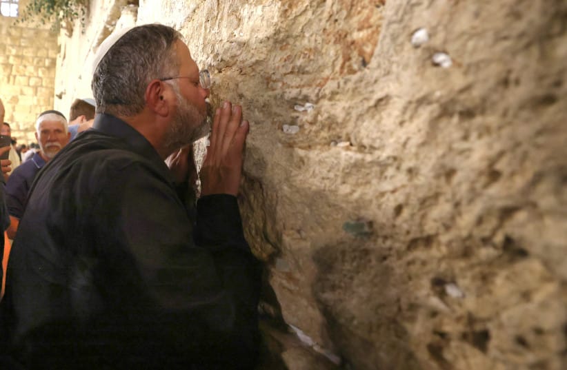 Itamar Ben-Gvir at the Western Wall during Tisha B'Av.
