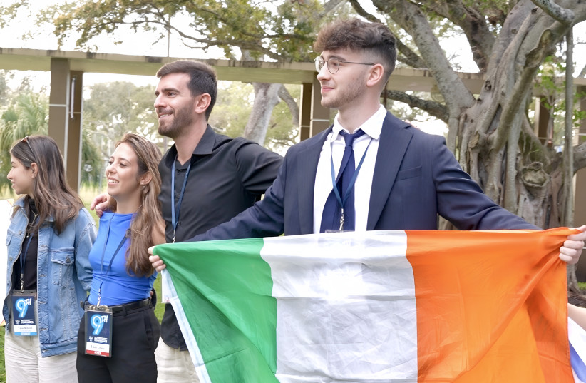 Founder-President Jamie from Dublin City University at the SSI National Conference, holding the Irish flag, together with SSI members from Florida Institute of Technology and Pace University