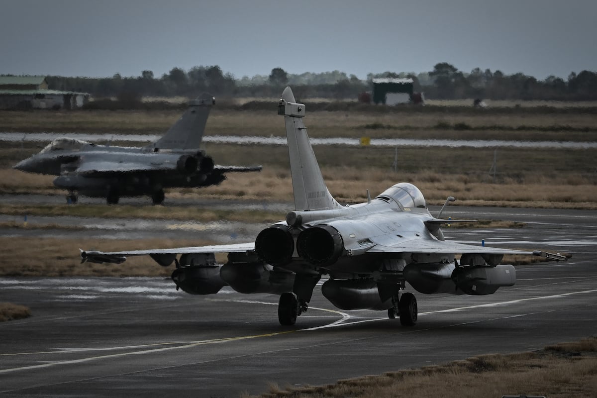 Ukraine agrees on plan to acquire 16 Rafale jets, France’s Macron says