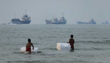 Iran warns oil tankers to use approved routes in Strait of Hormuz