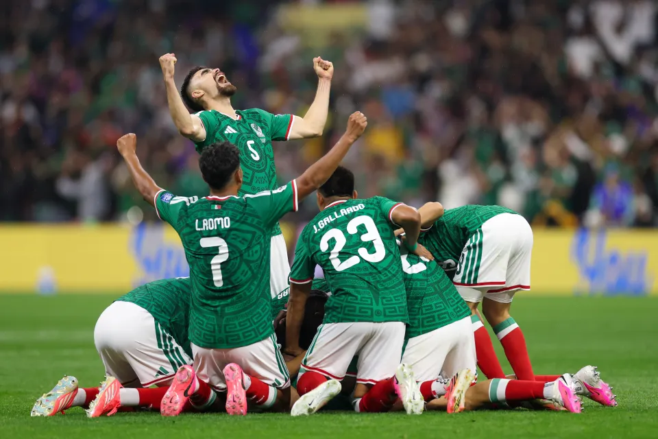 Mexico celebrate against Ecuador at the World Cup.