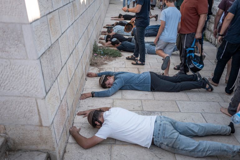 Israelis pray at Al-Aqsa Mosque compound 