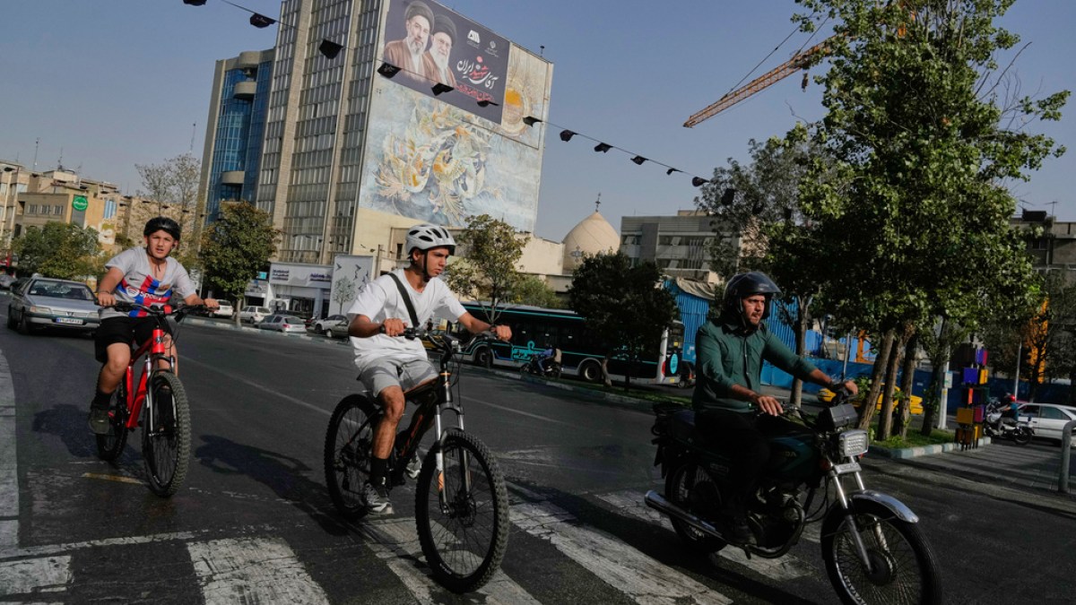 Trump warns of largest strikes on Iran yet as Tehran lashes out across Gulf | US-Israel war on Iran News