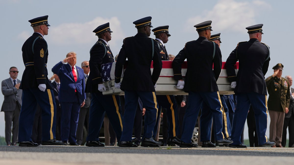 Trump attends dignified transfer of 4 U.S. troops killed in Iran war – NBC4 Washington