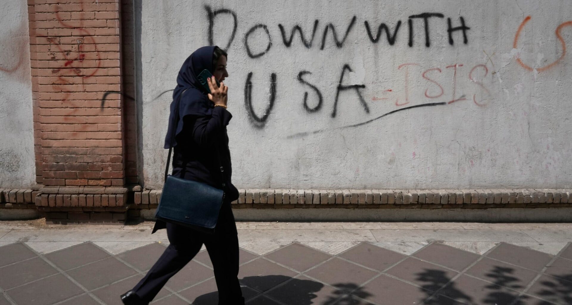 Iran hangs two anti-government protesters in public
