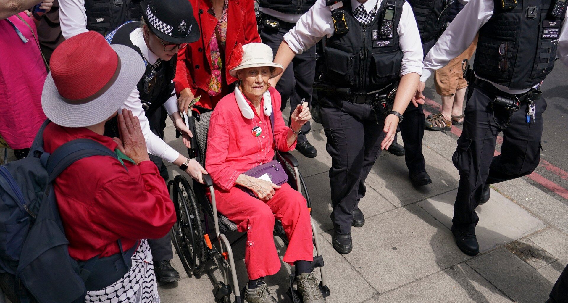 Police arrest dozens at London rally supporting Palestine Action | Israel-Palestine conflict News